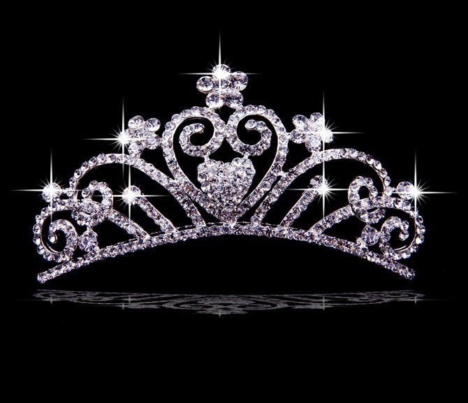 Корона на черном фоне. Красивая корона. Корона принцесса. Диадема корона.