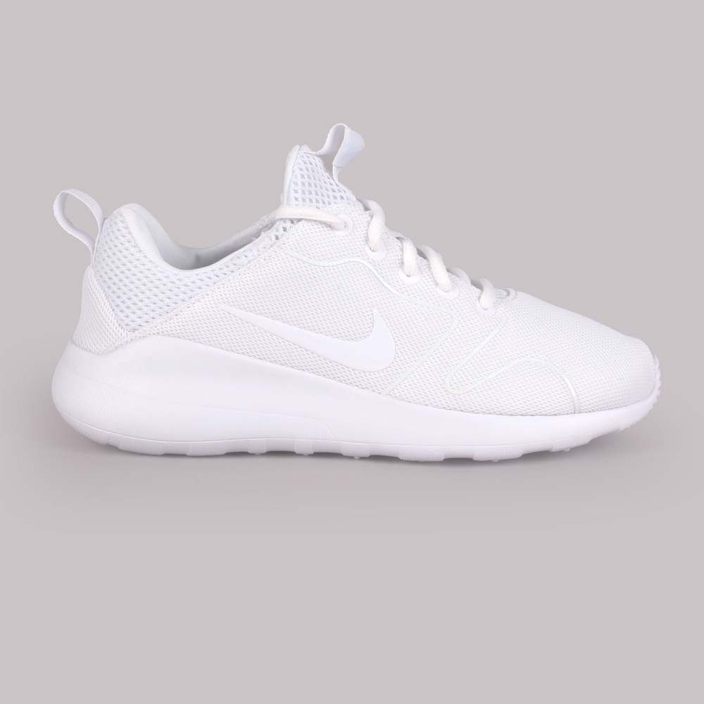 sports direct white nike trainers
