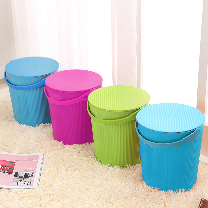 plastic storage bucket with lid